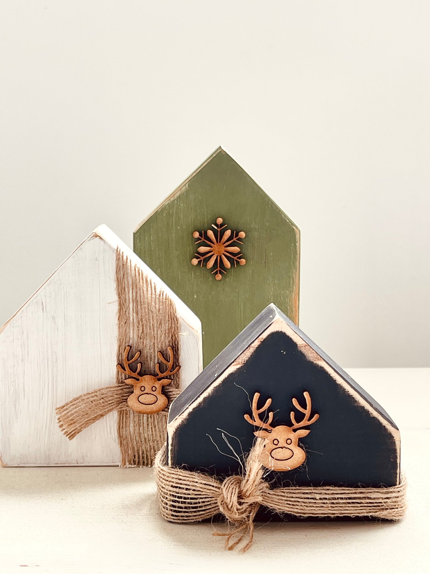 Casitas de Madera Navideñas Decorativas (Set de 3)